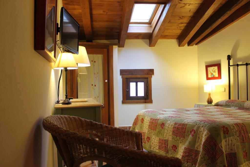 Hostal Rural Luna Y Hostal Rural Lunaposada กันเดเลดา ห้อง รูปภาพ