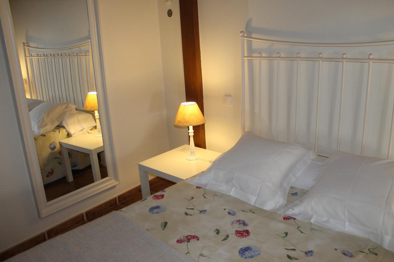 Hostal Rural Luna Y Hostal Rural Lunaposada กันเดเลดา ภายนอก รูปภาพ
