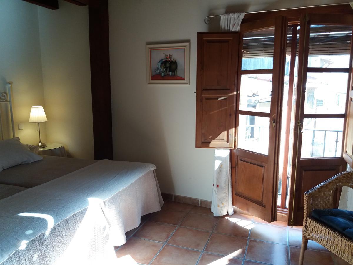 Hostal Rural Luna Y Hostal Rural Lunaposada กันเดเลดา ภายนอก รูปภาพ