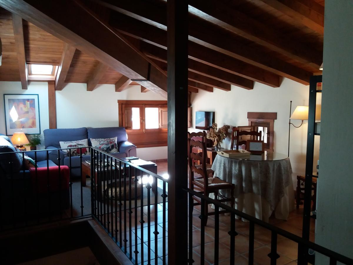 Hostal Rural Luna Y Hostal Rural Lunaposada กันเดเลดา ภายนอก รูปภาพ