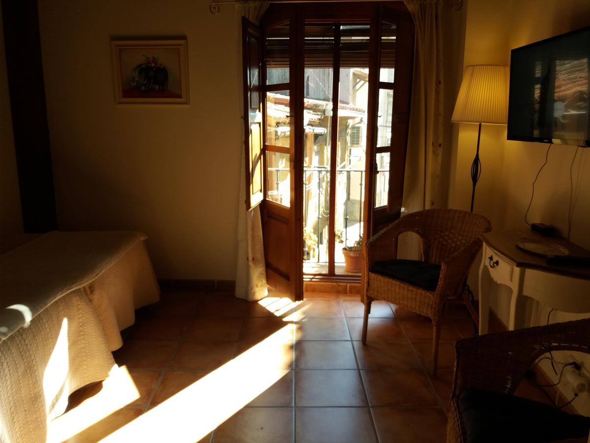 Hostal Rural Luna Y Hostal Rural Lunaposada กันเดเลดา ภายนอก รูปภาพ