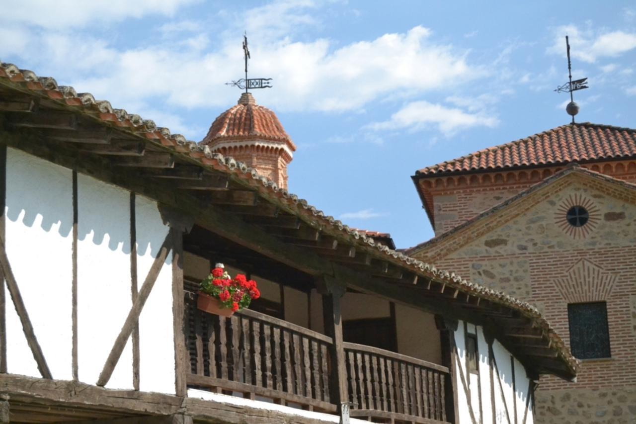 Hostal Rural Luna Y Hostal Rural Lunaposada กันเดเลดา ภายนอก รูปภาพ