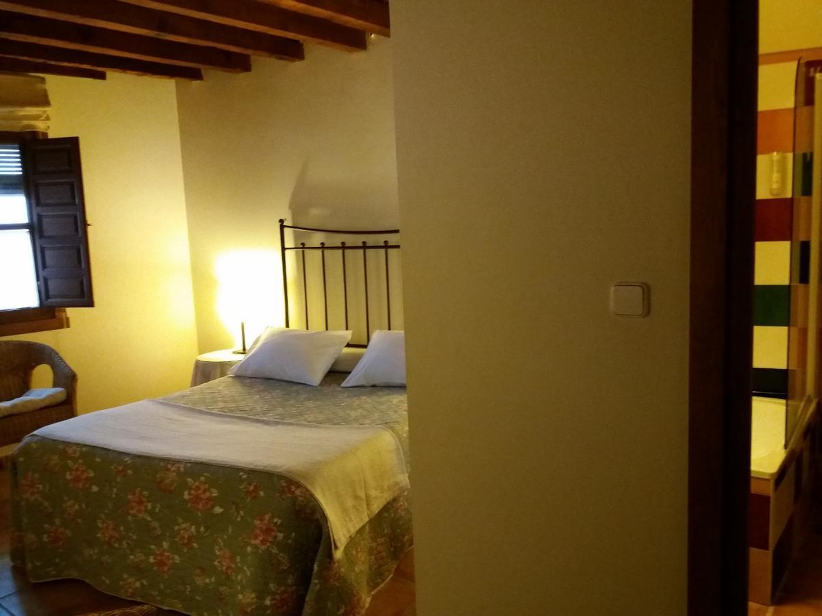 Hostal Rural Luna Y Hostal Rural Lunaposada กันเดเลดา ภายนอก รูปภาพ
