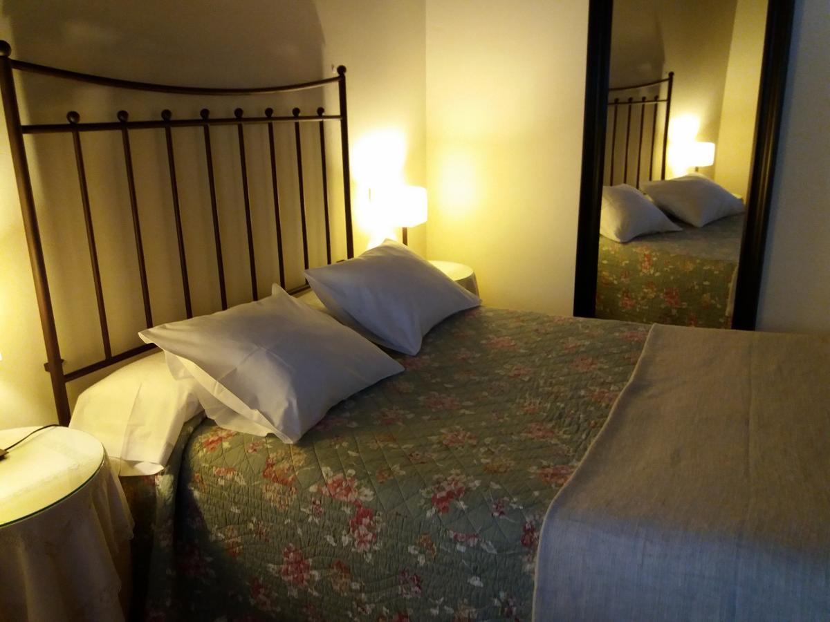 Hostal Rural Luna Y Hostal Rural Lunaposada กันเดเลดา ภายนอก รูปภาพ