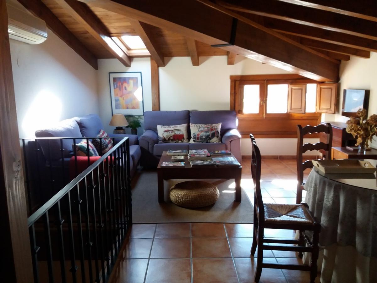 Hostal Rural Luna Y Hostal Rural Lunaposada กันเดเลดา ภายนอก รูปภาพ