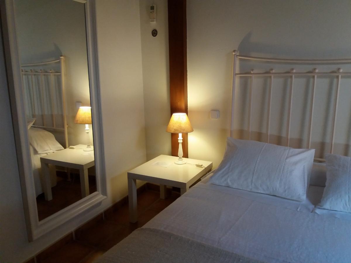 Hostal Rural Luna Y Hostal Rural Lunaposada กันเดเลดา ภายนอก รูปภาพ