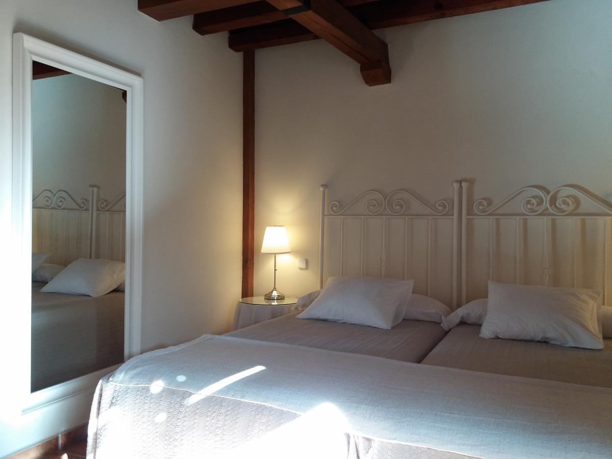Hostal Rural Luna Y Hostal Rural Lunaposada กันเดเลดา ภายนอก รูปภาพ