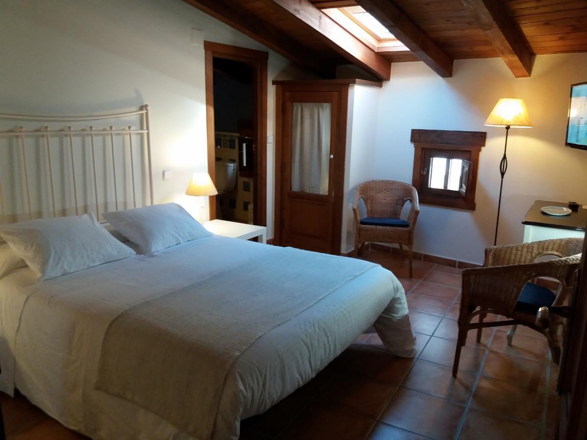 Hostal Rural Luna Y Hostal Rural Lunaposada กันเดเลดา ภายนอก รูปภาพ
