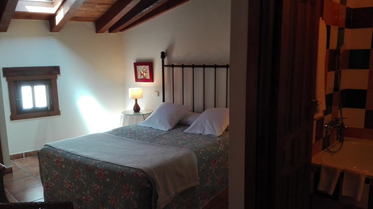 Hostal Rural Luna Y Hostal Rural Lunaposada กันเดเลดา ภายนอก รูปภาพ