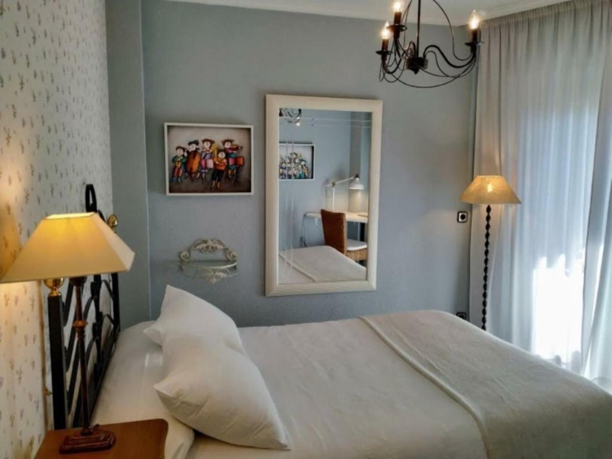 Hostal Rural Luna Y Hostal Rural Lunaposada กันเดเลดา ภายนอก รูปภาพ