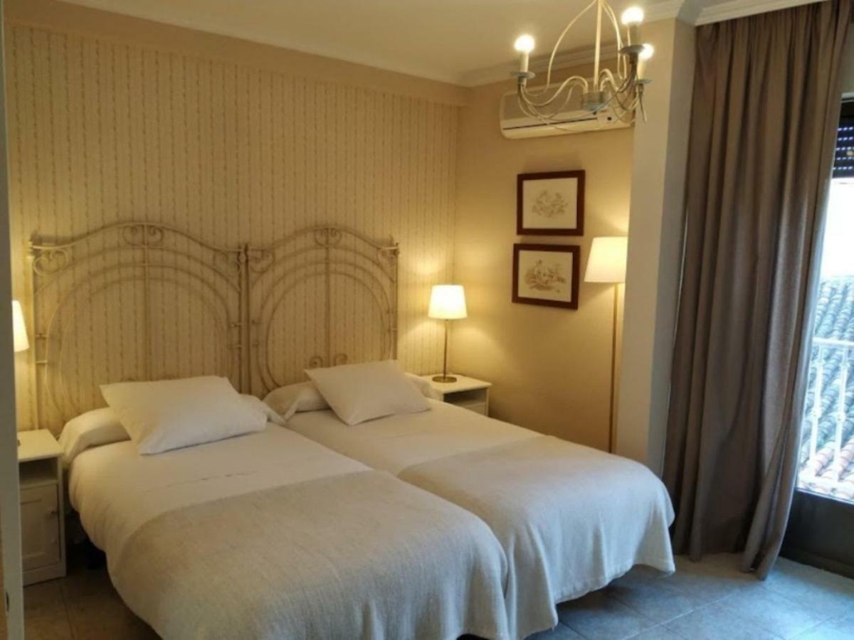 Hostal Rural Luna Y Hostal Rural Lunaposada กันเดเลดา ภายนอก รูปภาพ