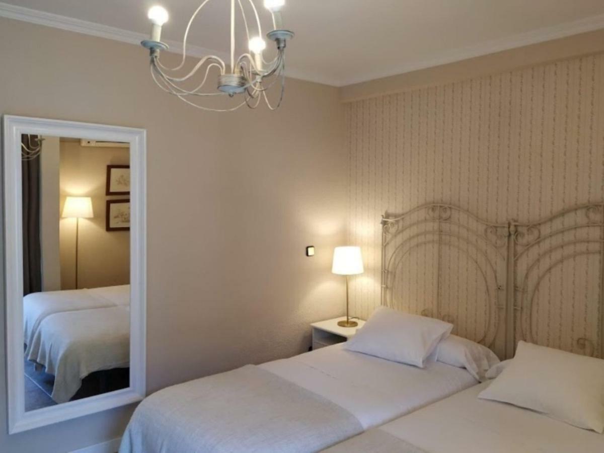 Hostal Rural Luna Y Hostal Rural Lunaposada กันเดเลดา ภายนอก รูปภาพ