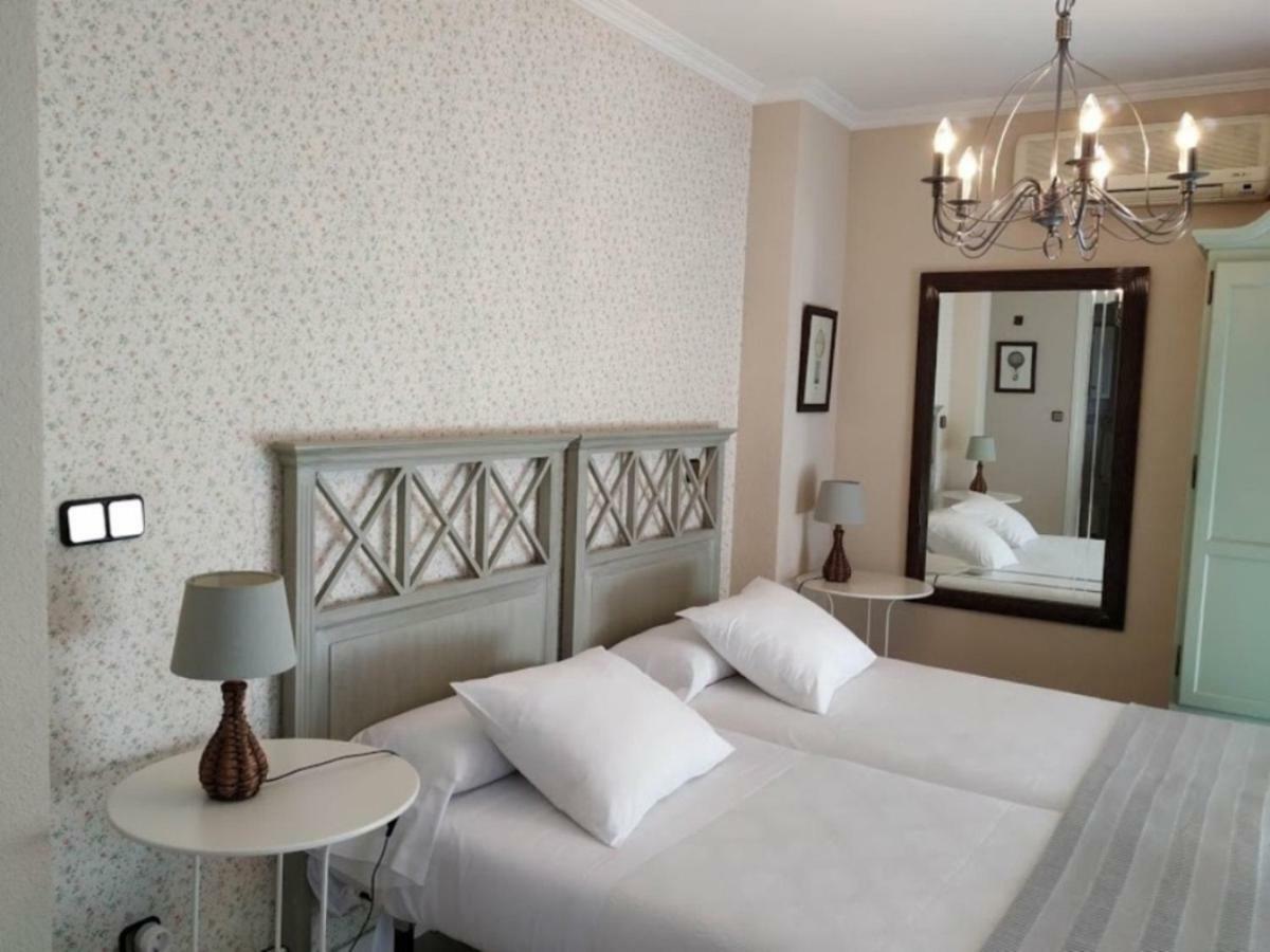 Hostal Rural Luna Y Hostal Rural Lunaposada กันเดเลดา ภายนอก รูปภาพ